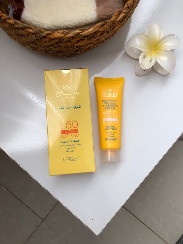 کرم ضد آفتاب بی رنگ سینره مدل Oil Free با +SPF50 مناسب پوست چرب حجم 50 میلی لیتر