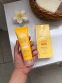 کرم ضد آفتاب بی رنگ سینره مدل Oil Free با +SPF50 مناسب پوست چرب حجم 50 میلی لیتر