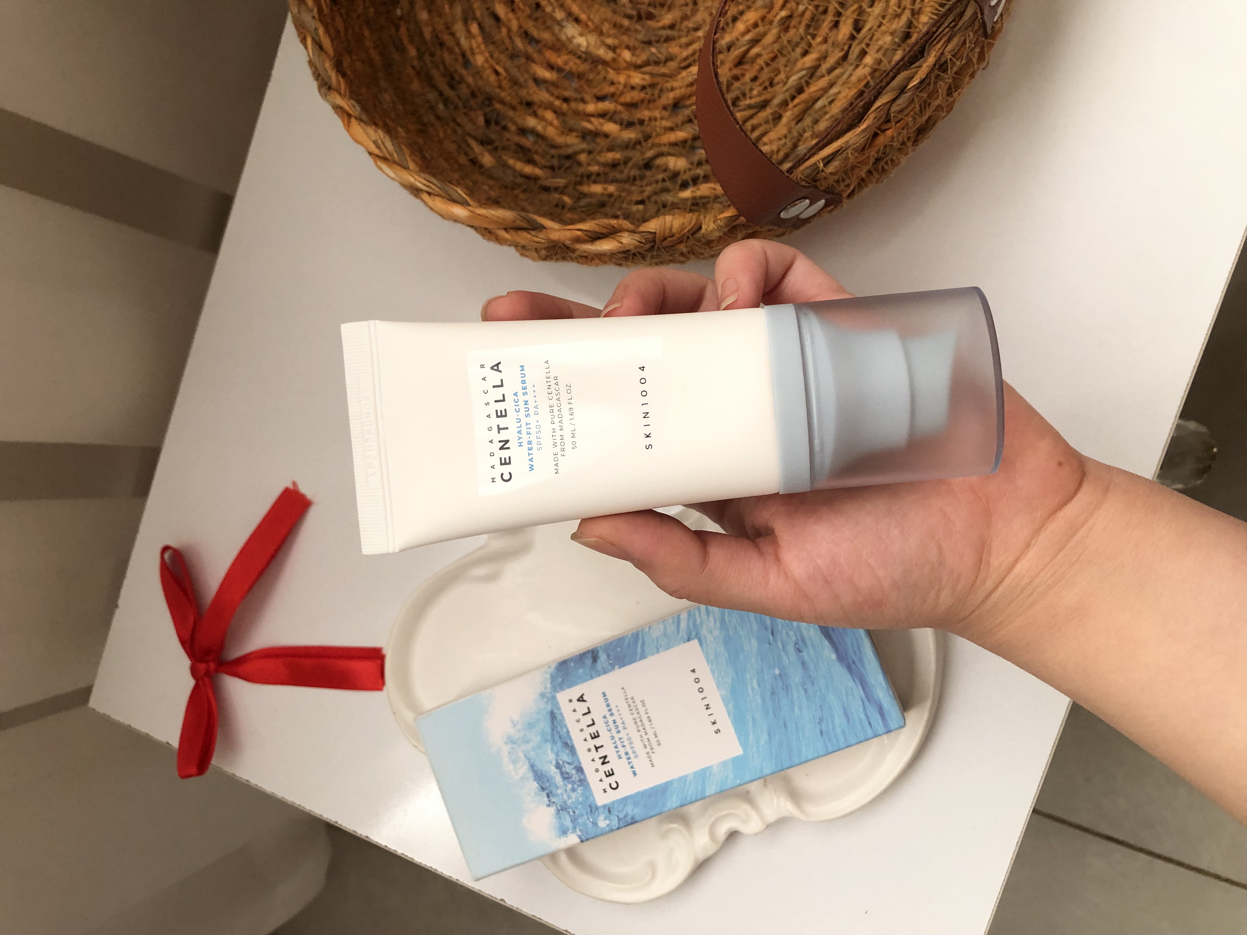 کرم ضد آفتاب بی رنگ سنتلا با SPF 50 حجم 50 میلی لیتر اورجینال