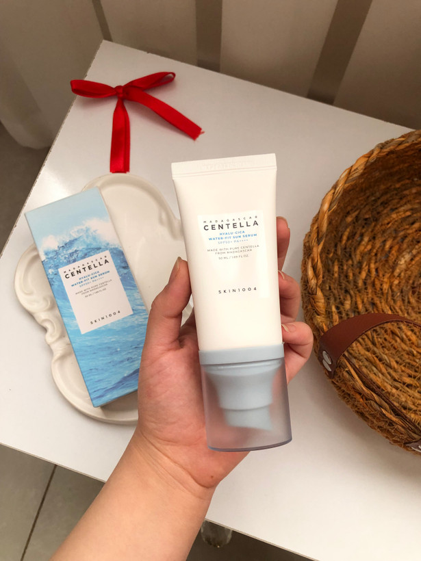 کرم ضد آفتاب بی رنگ سنتلا با SPF 50 حجم 50 میلی لیتر اورجینال