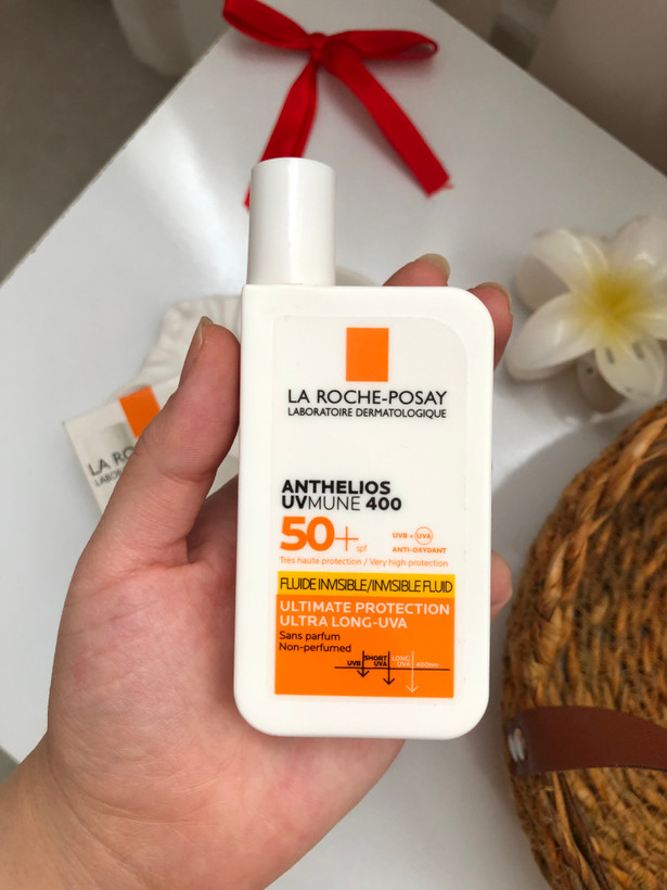 ضد آفتاب بی رنگ فلوییدی spf50 لاروش پوزای اورجینال