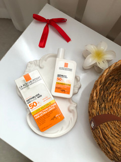ضد آفتاب بی رنگ فلوییدی spf50 لاروش پوزای اورجینال