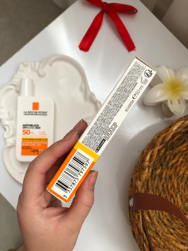ضد آفتاب بی رنگ فلوییدی spf50 لاروش پوزای اورجینال