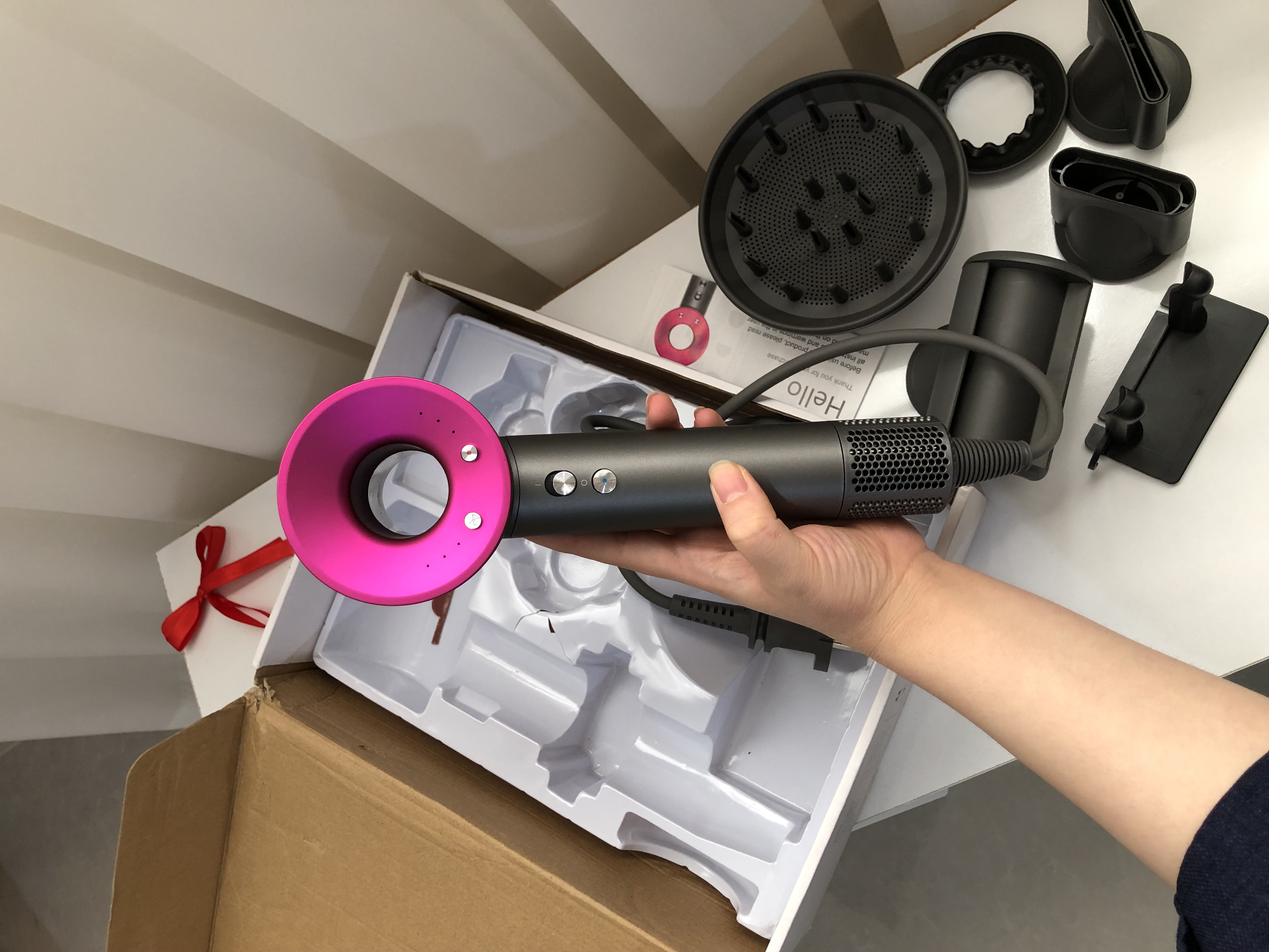 سشوار پنج کاره ی Leafless hair dryer طرح دایسون با پنج سری مگنتی